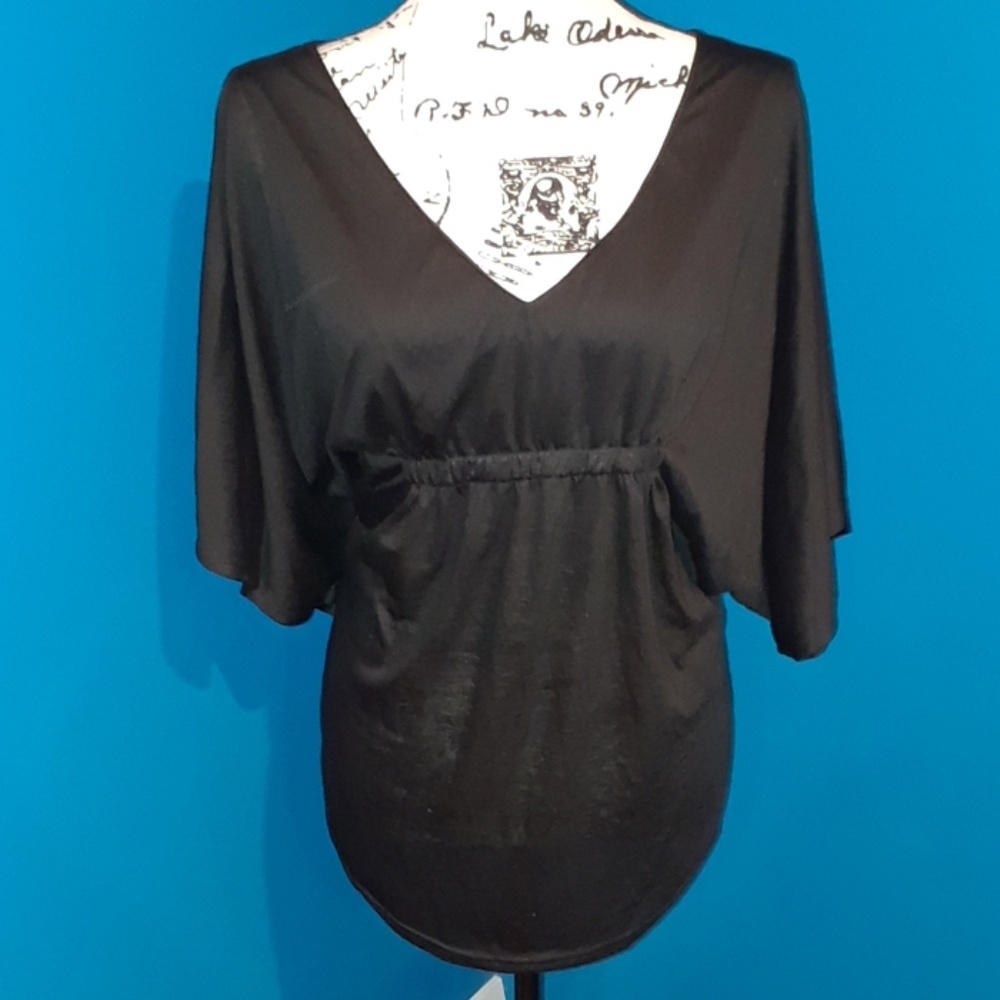 5/25. Black VNeck Flowing Top w/elastic under bust